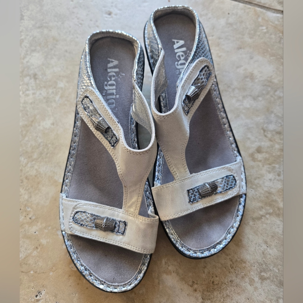 Alegria Women's Light Gray Snake-Trim Sandals